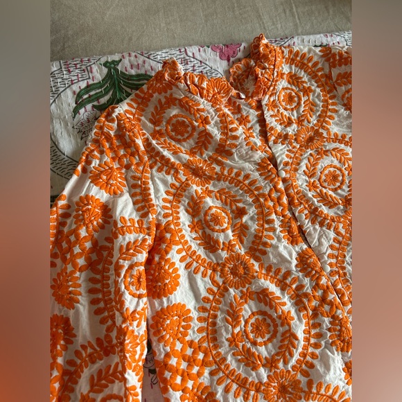 NWOT! Embroidered top - Picture 4 of 7